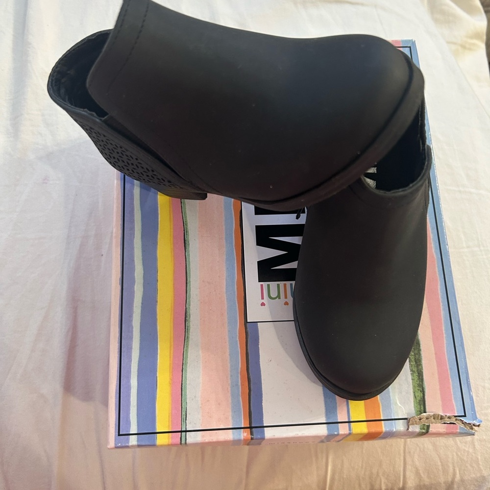 MIA Black Textured Sole Footwear